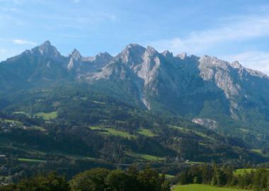 Rakouský Pfarrwerfen a letní krajina