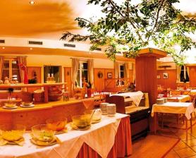 Rakouský hotel Plankenau Wirt s jídelnou