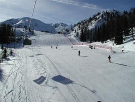 Rakouský skiareál Reiteralm s lyžaři