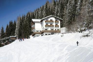 Rakouský hotel Hahnbaum v zimě