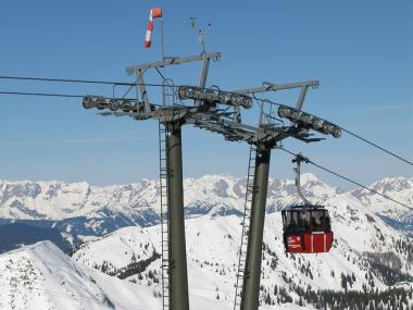 Pohled na lanovku ve Flachau, Ski Amadé